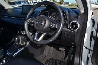 2020 Mazda Mazda2 - Thumbnail