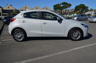 2020 Mazda Mazda2 - Thumbnail