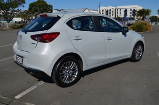 2020 Mazda Mazda2 - Thumbnail