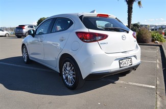 2020 Mazda Mazda2 - Thumbnail