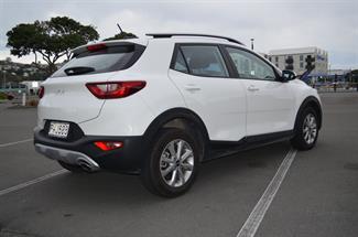 2023 Kia Stonic - Thumbnail