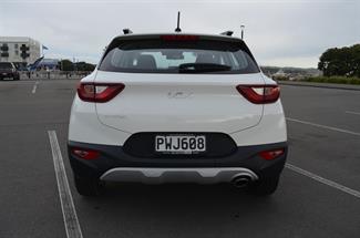 2023 Kia Stonic - Thumbnail