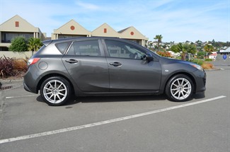2009 Mazda Mazda3 - Thumbnail