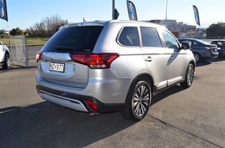 2020 Mitsubishi Outlander - Thumbnail