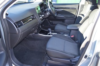 2020 Mitsubishi Outlander - Thumbnail