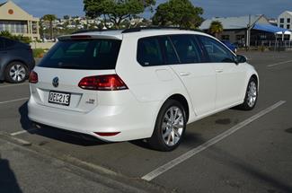 2014 Volkswagen Golf - Thumbnail