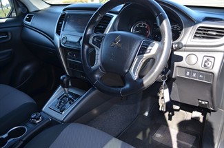 2020 Mitsubishi Triton - Thumbnail