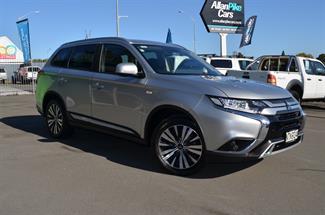 2021 Mitsubishi Outlander - Thumbnail
