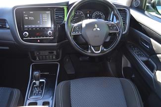 2021 Mitsubishi Outlander - Thumbnail