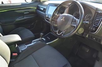 2021 Mitsubishi Outlander - Thumbnail
