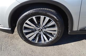 2021 Mitsubishi Outlander - Thumbnail
