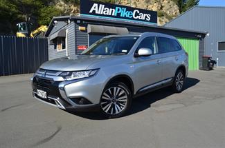 2021 Mitsubishi Outlander - Thumbnail