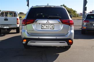 2021 Mitsubishi Outlander - Thumbnail
