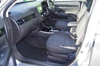 2021 Mitsubishi Outlander - Thumbnail