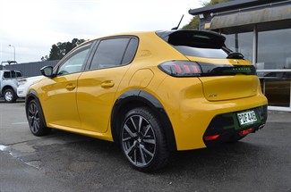 2022 Peugeot 208 - Thumbnail
