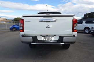 2022 Mitsubishi Triton - Thumbnail