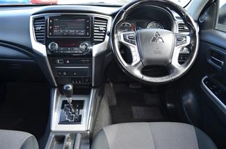 2022 Mitsubishi Triton - Thumbnail