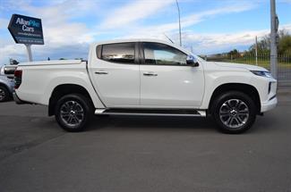 2022 Mitsubishi Triton - Thumbnail