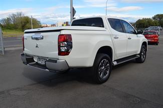 2022 Mitsubishi Triton - Thumbnail
