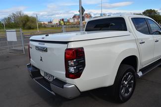 2022 Mitsubishi Triton - Thumbnail