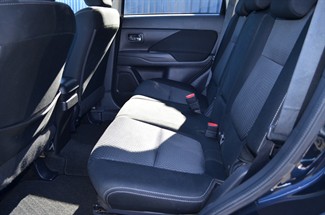 2017 Mitsubishi Outlander - Thumbnail