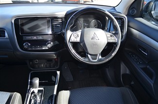 2017 Mitsubishi Outlander - Thumbnail