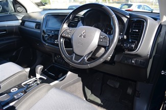 2017 Mitsubishi Outlander - Thumbnail