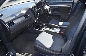 2017 Mitsubishi Outlander - Thumbnail