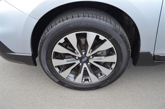 2017 Subaru Outback - Thumbnail