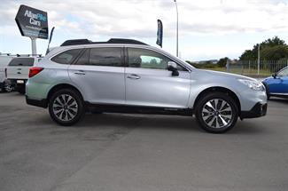 2017 Subaru Outback - Thumbnail