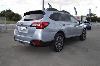 2017 Subaru Outback - Thumbnail