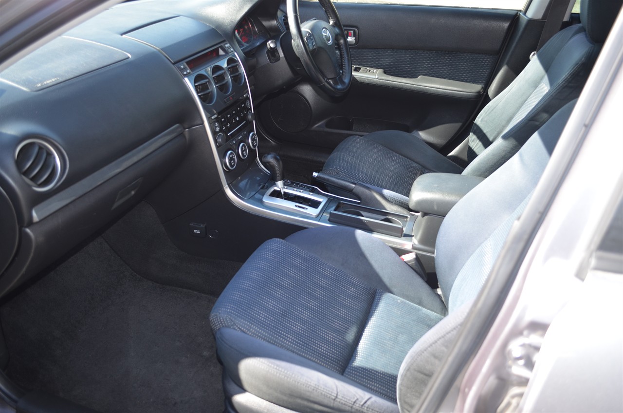 2005 Mazda Atenza